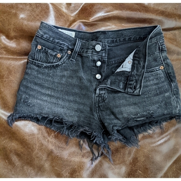 Levi's 501 Cutoff Denim Shorts Size 25 - Mid Rise - Black Distressed Frayed Hem - Picture 5 of 8
